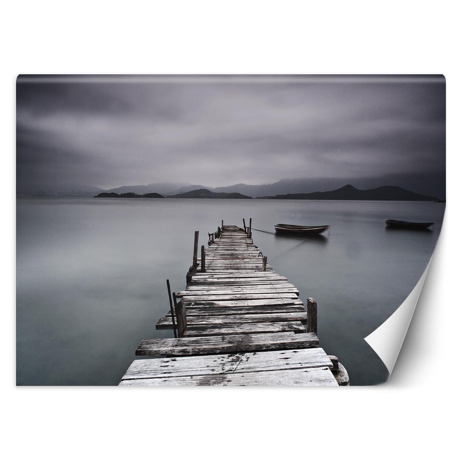 Trend24 – Behang – Oude Brug Over Het Meer – Behangpapier – Fotobehang Natuur – Behang Woonkamer – 450×315 cm – Incl. behanglijm